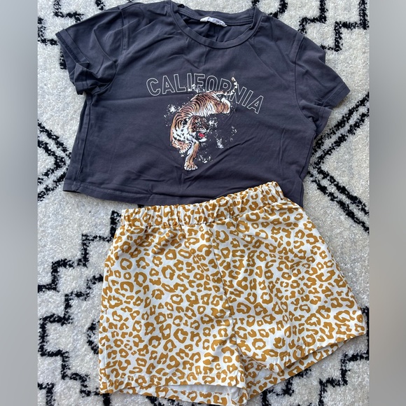 Leopard shorts with Crop Tee - Picture 1 of 2